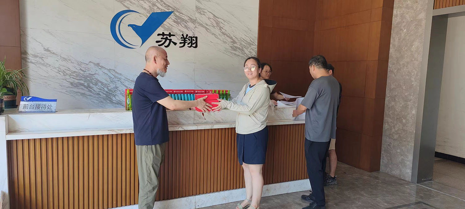 公司、工會領導慰問奮戰在一線高溫環境中的員工